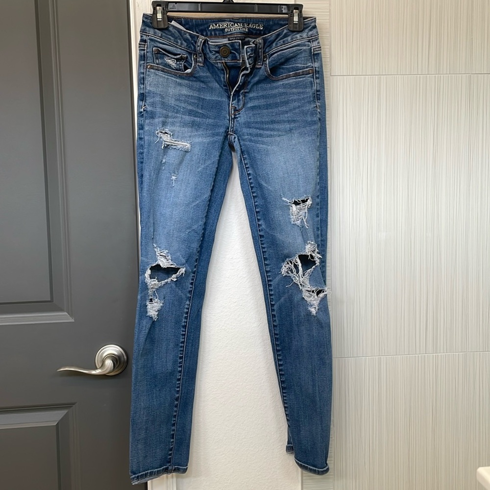 AMERICAN EAGLE Distressed Jeans, Size 2